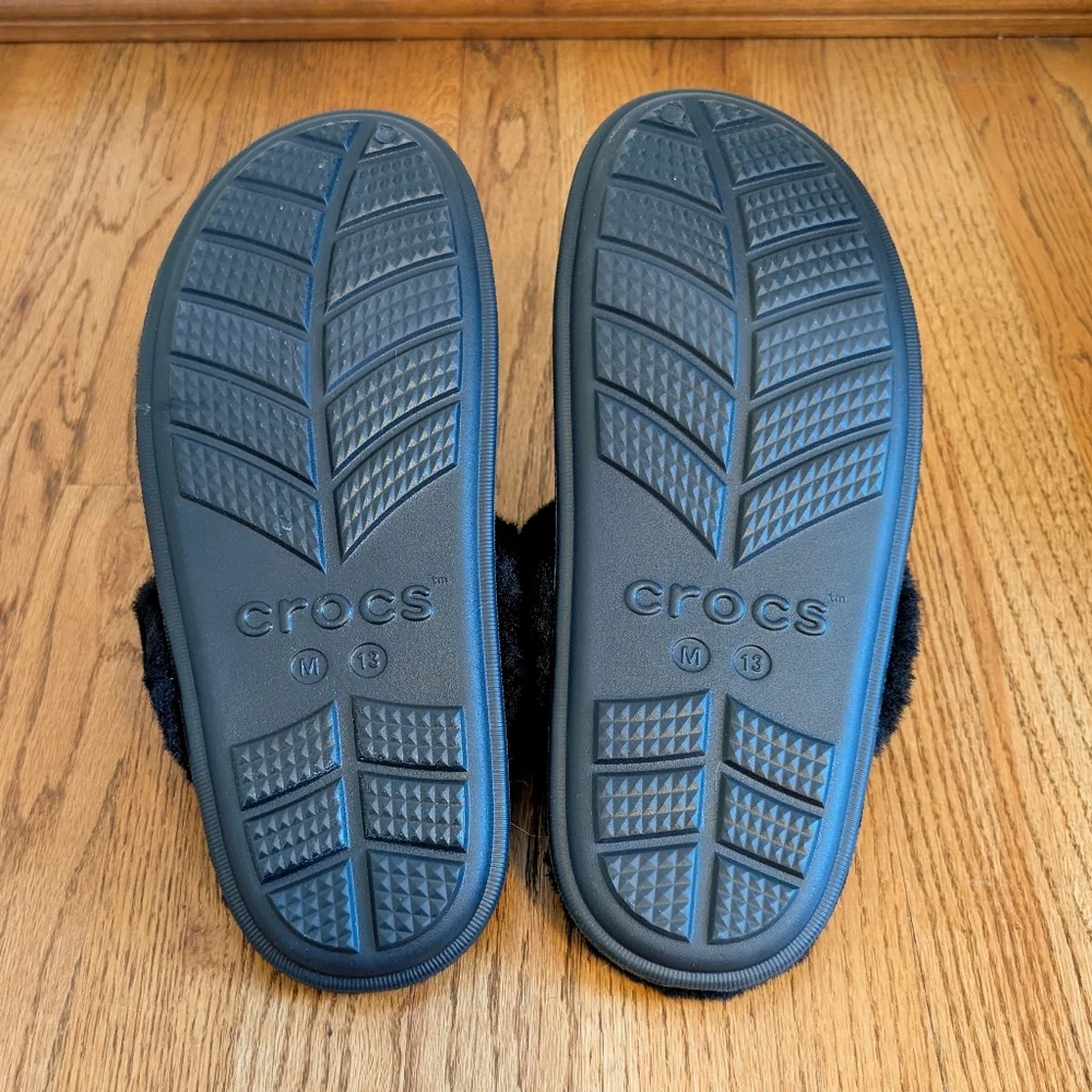 Crocs Men’s Slippers Black Faux Fur Lined Clogs Cozy Winter House Shoes Size 13